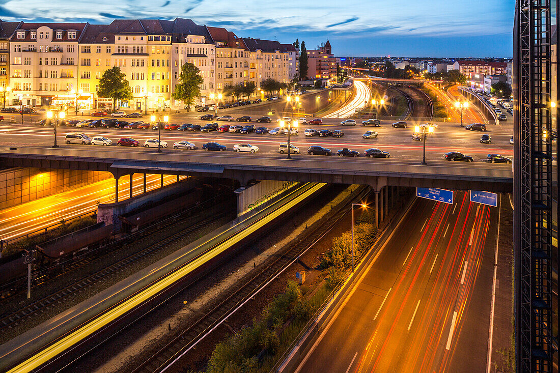 Stadtautobahn Berlin, A 100, Kaiserdamm, Deutsche Autobahn, Überführung, Verkehr, Nacht, Leuchtspuren, Brücke, Stadt, Deutschland