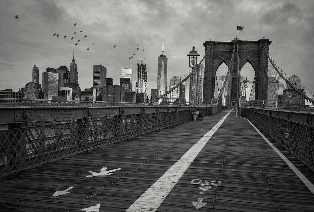 Brooklyn Bridge mit Skyline von Manhatten, Stadt New York, New York, USA