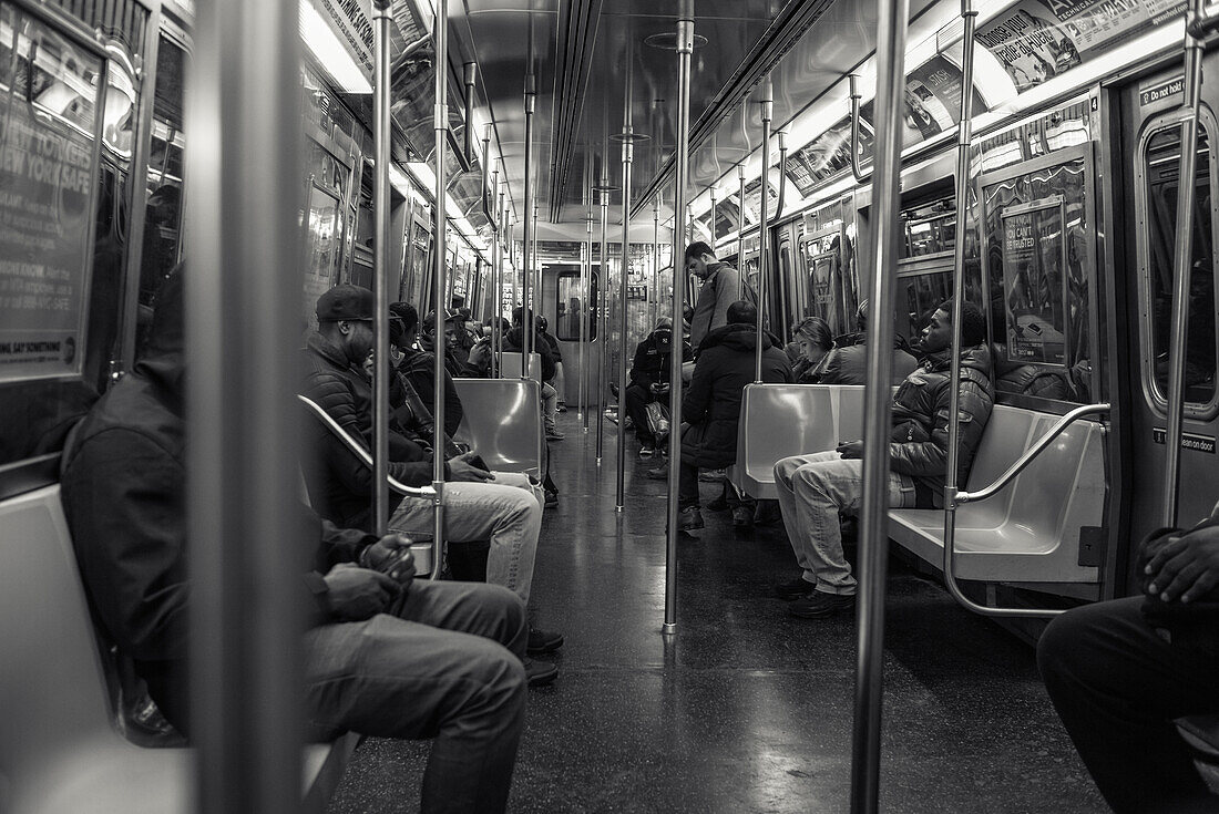 In der U-Bahn, Stadt New York, New York, USA