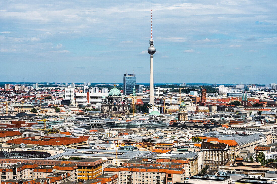 Blick auf Berlin vom Potsdamer Platz mit Blickrichtung Berliner Dom und Fernsehturm, Berlin, Deutschland