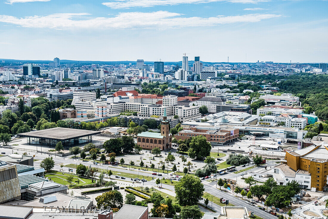 Blick auf Berlin vom Potsdamer Platz mit St Matthäus Kirche im Vordergrund, Berlin, Deutschland