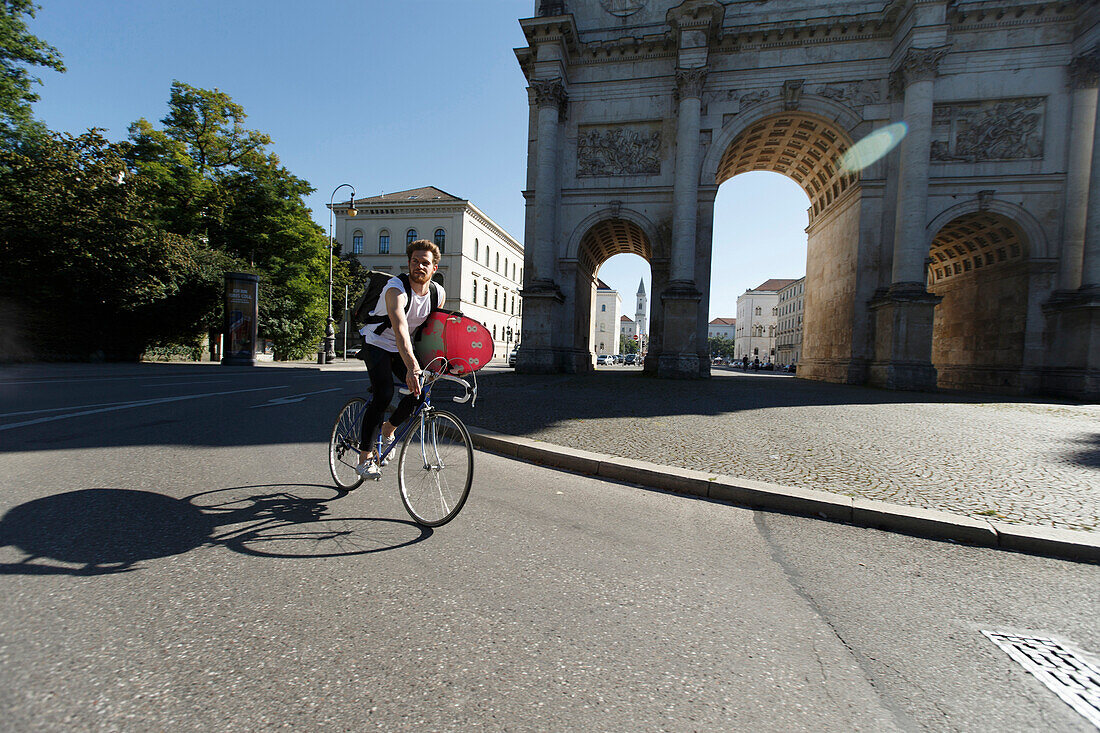 Surfer, Fahrrad, München, Bayern, Deutschland