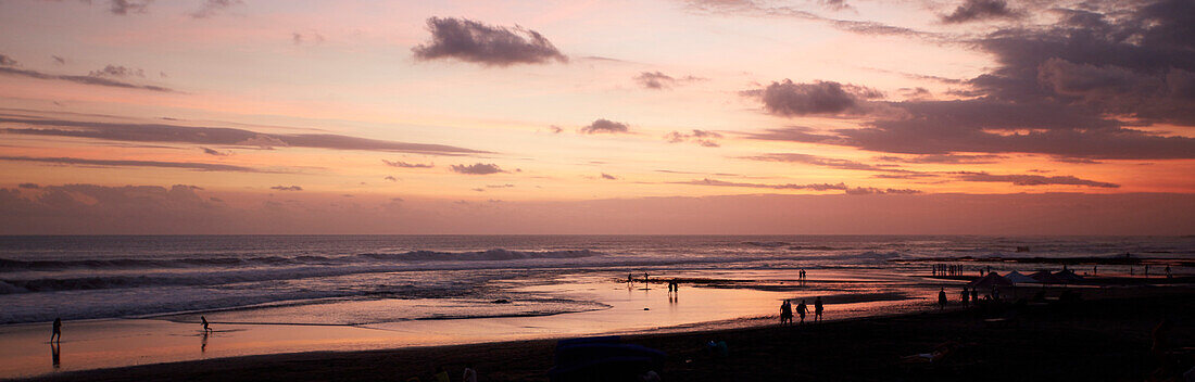 Strand von Canggu, Ebbe, Bali, Indonesien