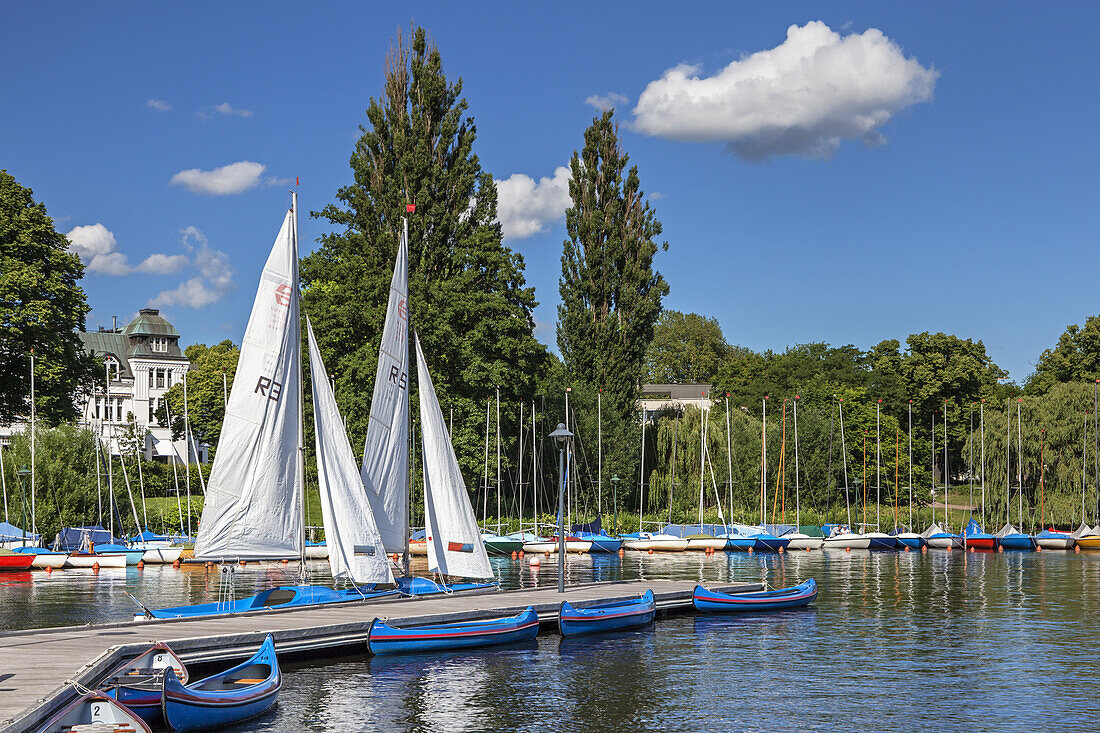 Bootsverleih und Restaurant bei Bobby Reich an der Außenalster, Winterhude, Hansestadt Hamburg, Norddeutschland, Deutschland, Europa