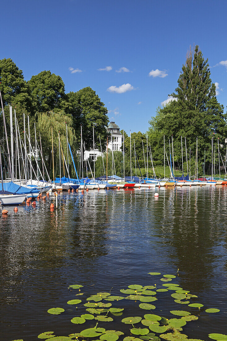 Bootsverleih und Restaurant bei Bobby Reich an der Außenalster, Winterhude, Hansestadt Hamburg, Norddeutschland, Deutschland, Europa