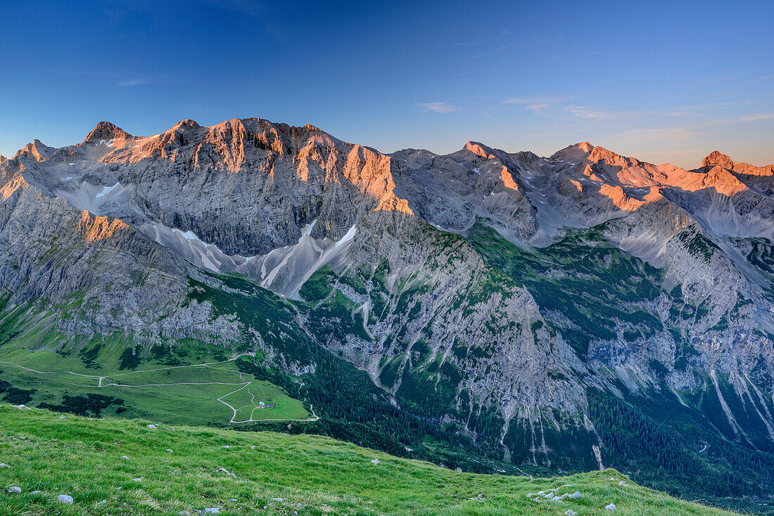 Karwendel range above valley Karwendeltal, from Oestliche Karwendelspitze, Natural Park Karwendel, Karwendel range, Tyrol, Austria