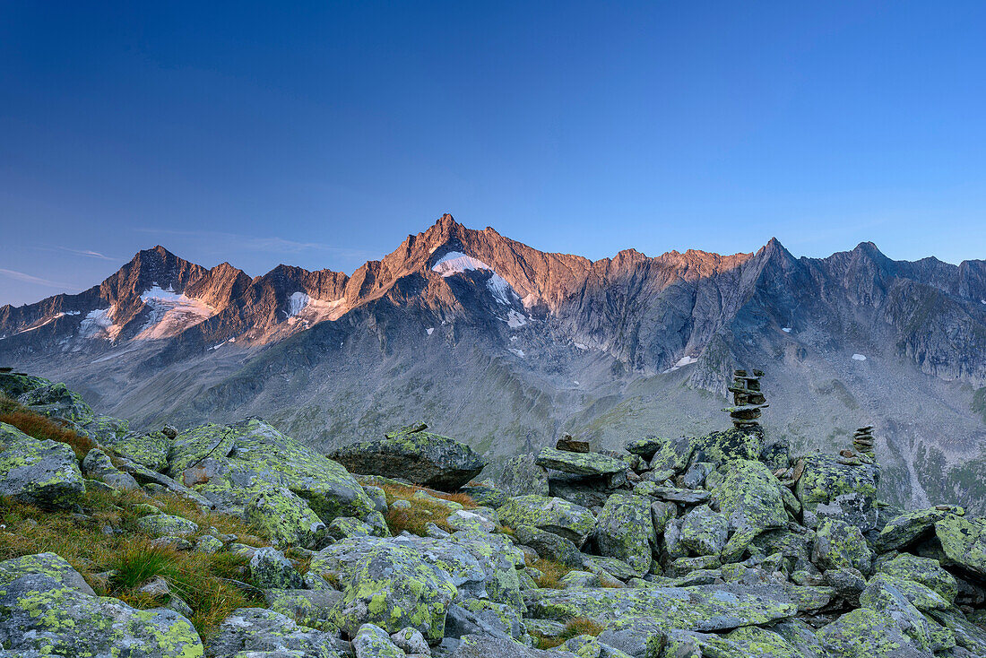 Rauchkofel und Kleinspitze, von der Plauener Hütte, Zillergrund, Reichenspitzgruppe, Zillertaler Alpen, Tirol, Österreich