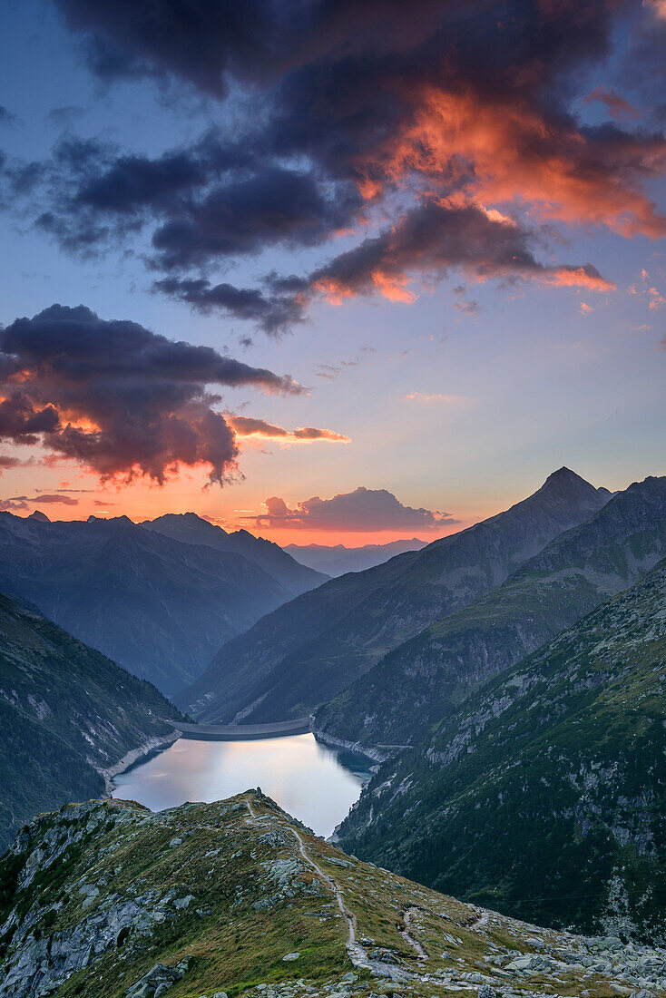 Wolkenstimmung über Stausee Zillergrund, von der Plauener Hütte, Reichenspitzgruppe, Zillertaler Alpen, Tirol, Österreich