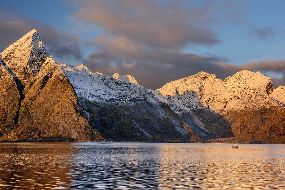 Bay with snow-covered mountains in background, Hamnoy, Lofoten, Norland, Norway