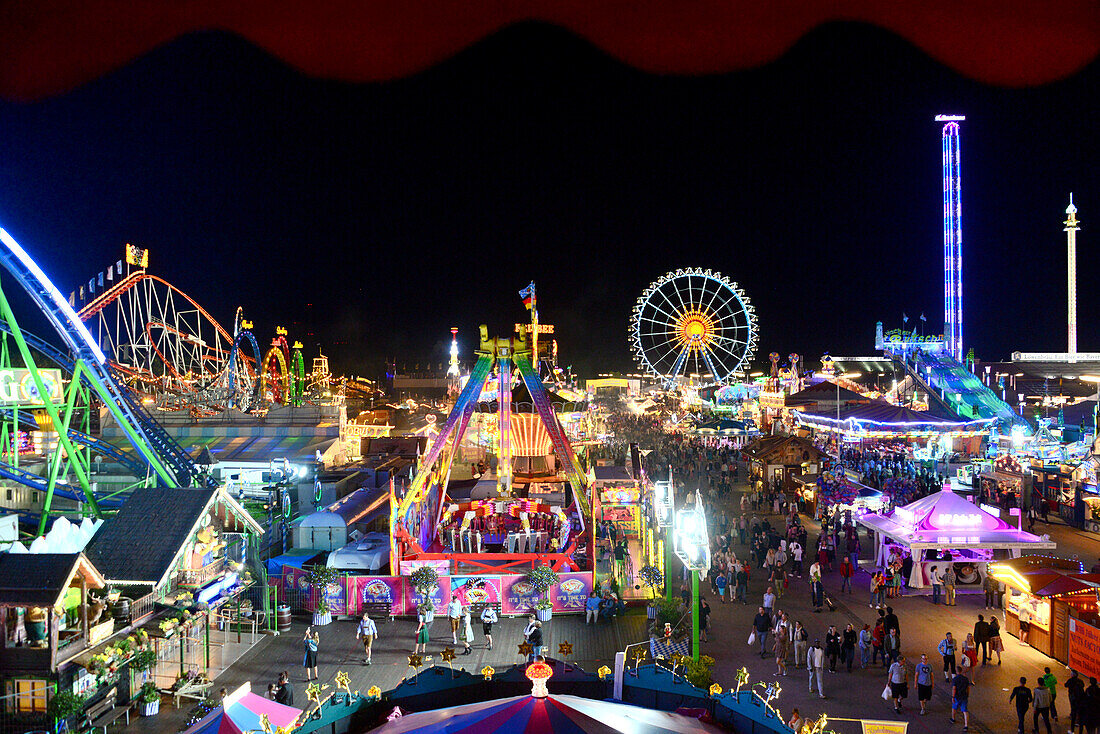 Oktoberfest am Abend, München, Bayern, Deutschland