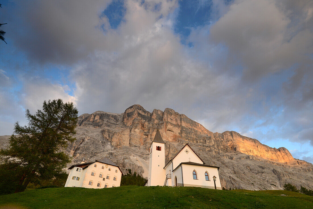 am Heiligkreuz über Petratsches, Val Badia, Dolomiten, Südtirol, Italien