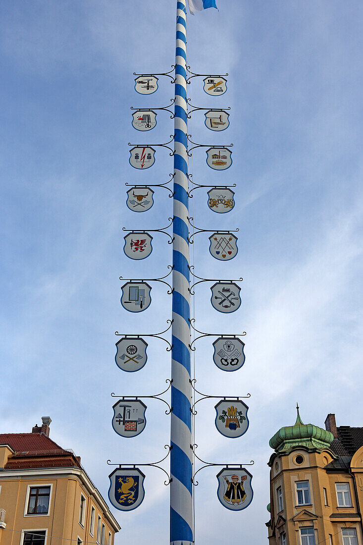 Wiener Platz mit Maibaum, Haidhausen, München, Bayern, Deutschland