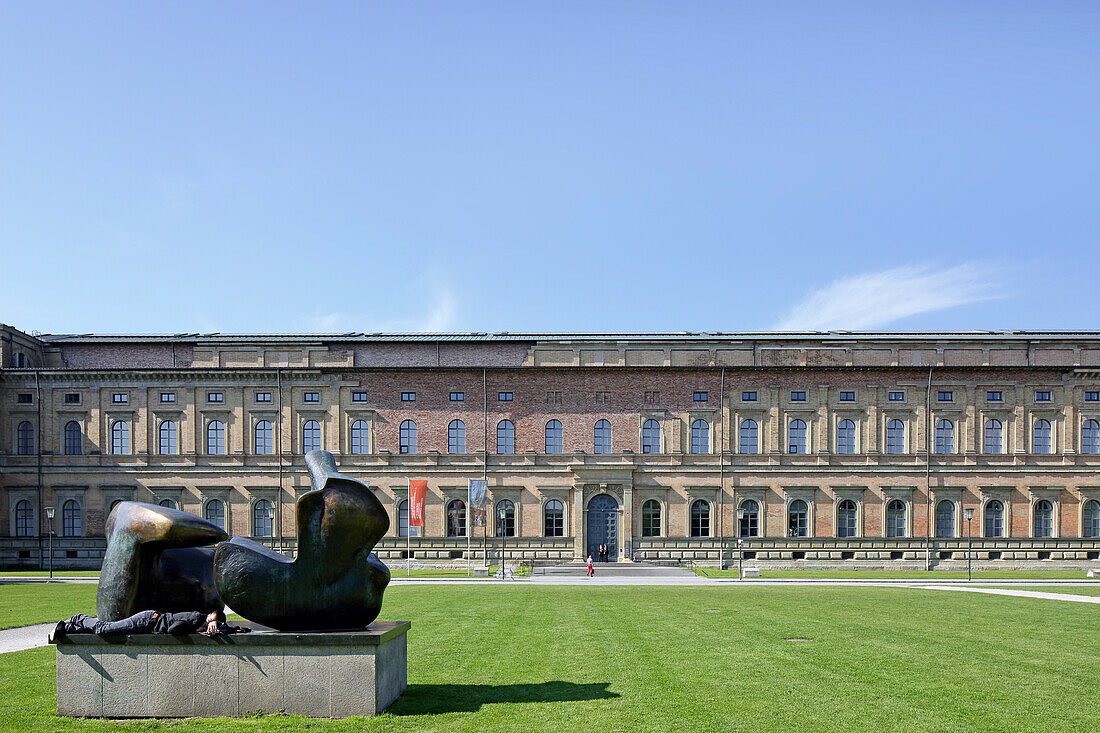 Liegende, Henry Moore, Skulpturengarten, Alte Pinakothek, Maxvorstadt, München, Bayern, Deutschland