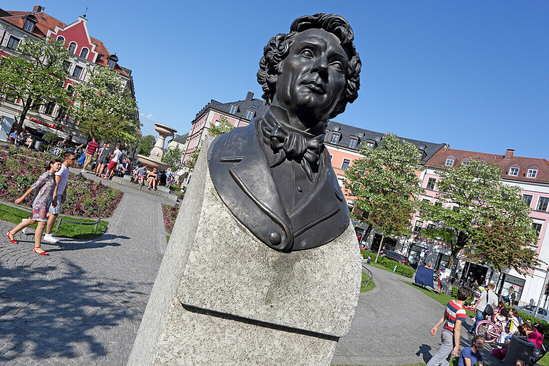 Gärtnerplatz mit der Büste von Leo von Klenze, München, Bayern, Deutschland