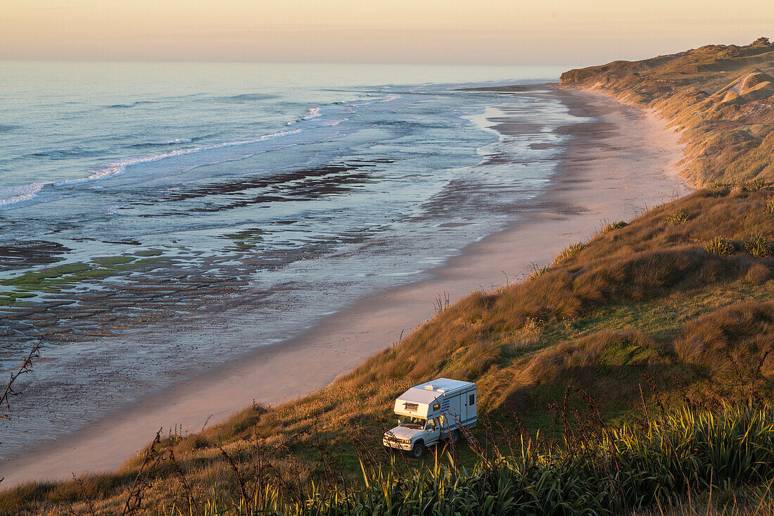 sunset, Campervan on grassy dunes, westcoast of the South Island, Anatori River Road, Tasman Ocean, New Zealand