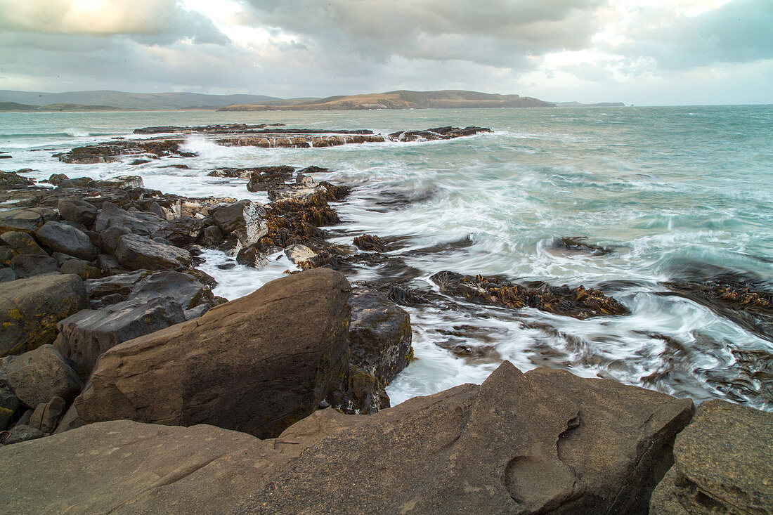 Felsenküste, Brandung, Niemand, Curio Bay, Catlins, wilde See, Southland, Südinsel, Neuseeland