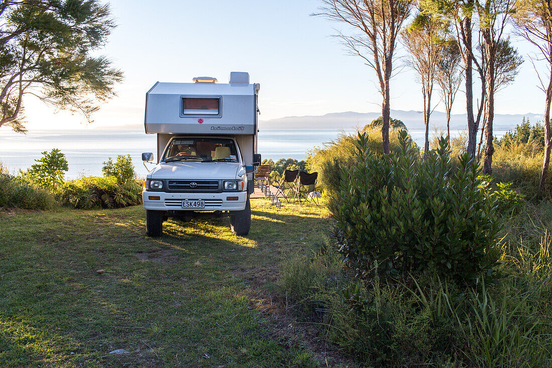 Wohnmobil, Reisemobil, camping, Allrad-Camper, Niemand, idyllischer Logenplatz über der Golden Bay, Südinsel, Neuseeland