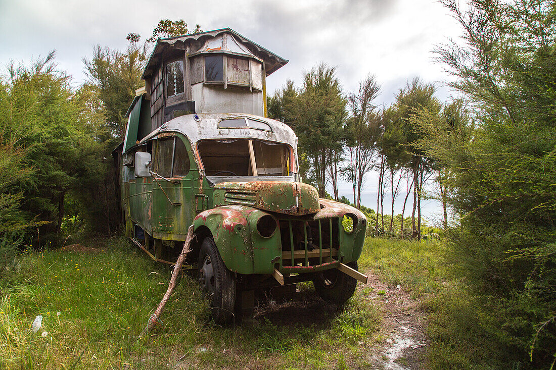 abandoned, forgotten, rusting house truck, room with a view, nobody, South Island, New Zealand