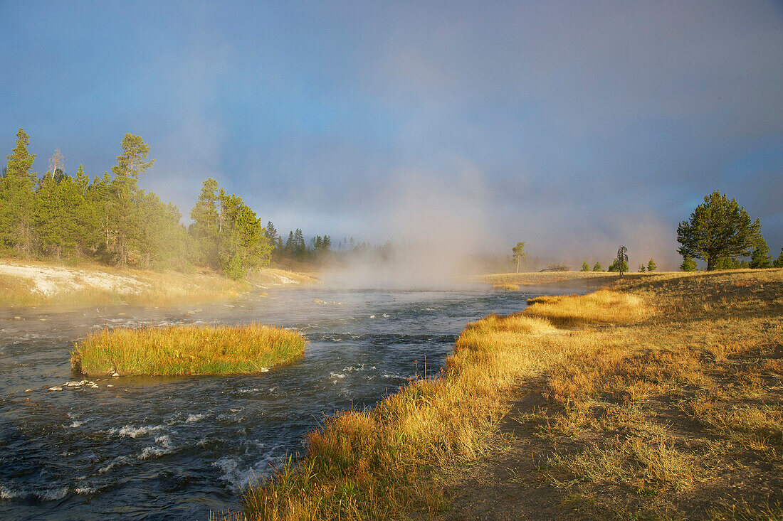 Midway Geyser Basin , Firehole River , Yellowstone National Park , Wyoming , U.S.A. , Amerika