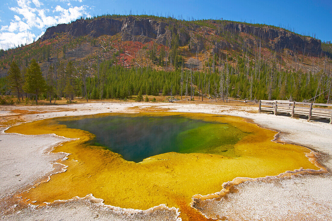 Black Sand Basin , Emerald Pool , Yellowstone National Park , Wyoming , U.S.A. , America