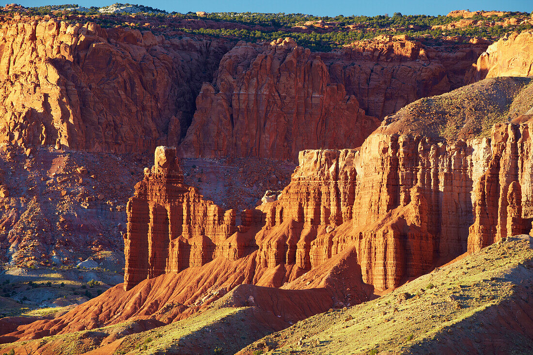 Sonnenuntergang am Panorama Point , Chimney Rock , Waterpocket Fold , Canpitol Reef National Park , Utah , U.S.A. , Amerika