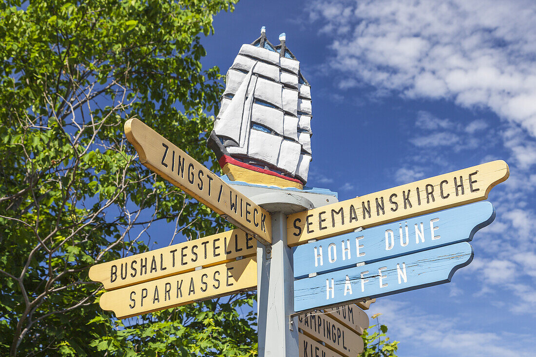 Signpost in the Baltic seaside resort Prerow, Fischland-Darss-Zingst, Baltic coast, Mecklenburg-Western Pomerania, Northern Germany, Germany, Europe