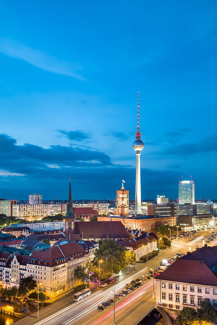 Blick auf Rotes Rathaus und Alexanderplatz, Mitte, Berlin, Deutschland