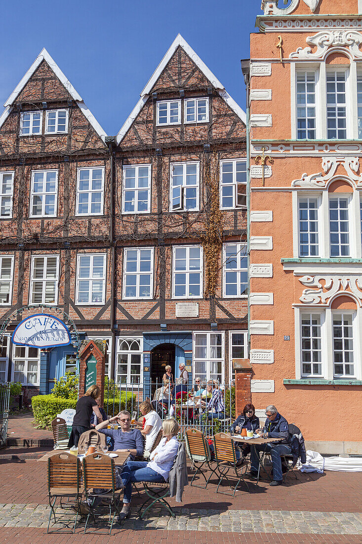 Alte Häuser in der Altstadt am Wasser West, Hansestadt Stade, Altes Land, Niedersachsen, Norddeutschland, Deutschland, Europa