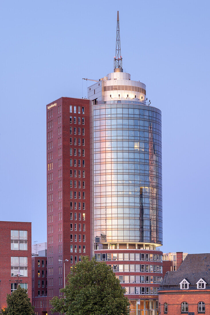 Turm des Hanseatic Trade Center in der Speicherstadt, Hansestadt Hamburg, Norddeutschland, Deutschland, Europa