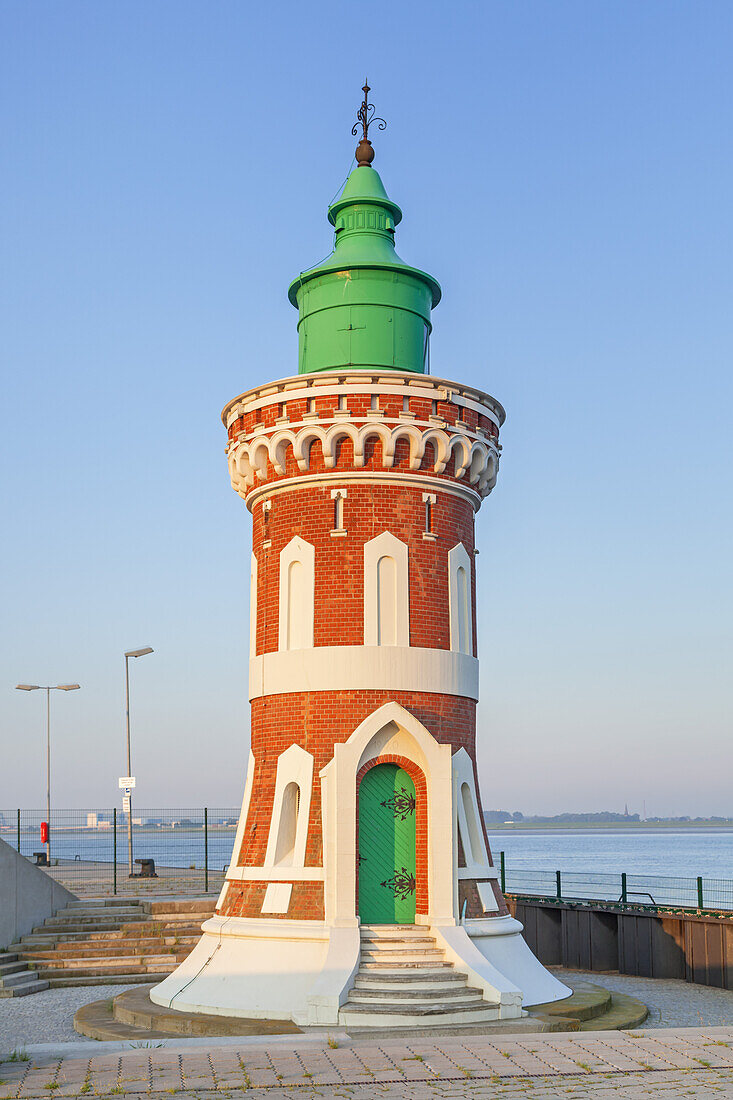 Lighthouse Kaiserschleuse Ostfeuer in the port of Bremerhaven, Hanseatic City Bremen, North Sea coast, Northern Germany, Germany, Europe
