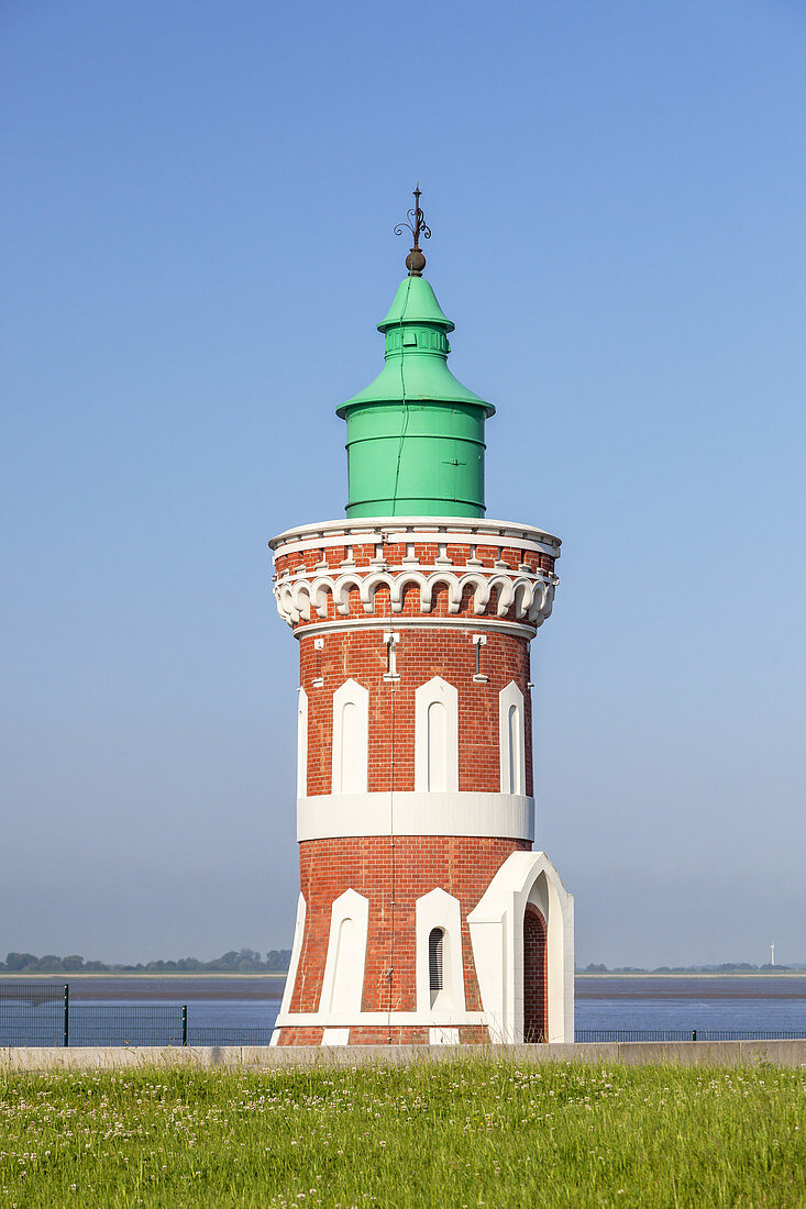 Leuchtturm Kaiserschleuse Ostfeuer im Hafen von Bremerhaven, Hansestadt Bremen, Nordseeküste, Norddeutschland, Deutschland, Europa