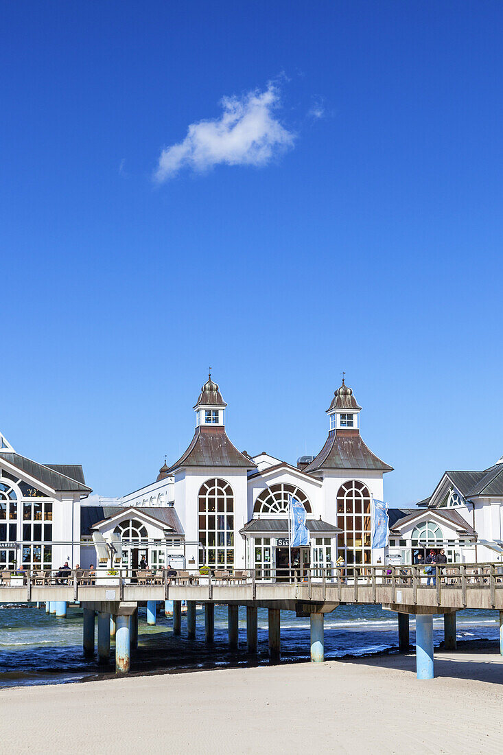 Pier in Baltic resort Sellin, Island Ruegen, Baltic Sea coast, Mecklenburg-Western Pomerania, Northern Germany, Germany, Europe