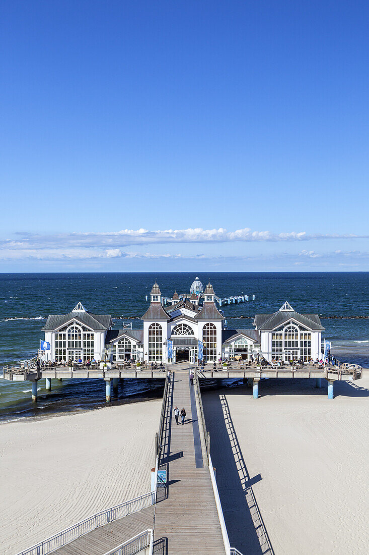 Pier in Baltic resort Sellin, Island Ruegen, Baltic Sea coast, Mecklenburg-Western Pomerania, Northern Germany, Germany, Europe