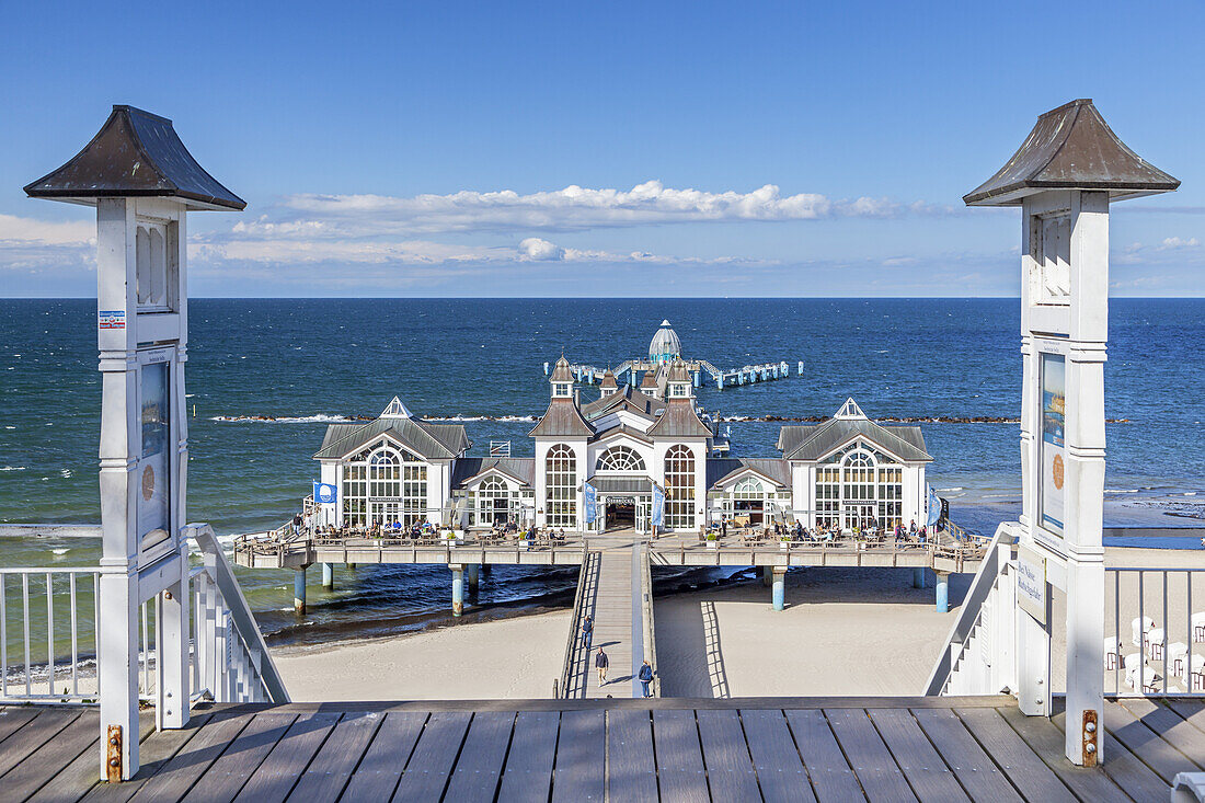 Pier in Baltic resort Sellin, Island Ruegen, Baltic Sea coast, Mecklenburg-Western Pomerania, Northern Germany, Germany, Europe