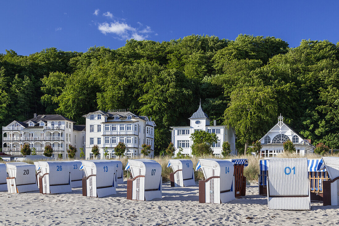 Villen an der Promenade am Strand im Ostseebad Binz, Insel Rügen, Ostseeküste, Vorpommern, Mecklenburg-Vorpommern, Norddeutschland, Deutschland, Europa