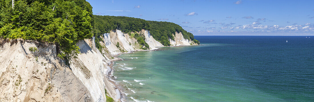 Cliffs at the chalk coast in national park Jasmund, Sassnitz, Peninsula Jasmund, Island Ruegen, Baltic Sea coast, Mecklenburg-Western Pomerania, Northern Germany, Germany, Europe