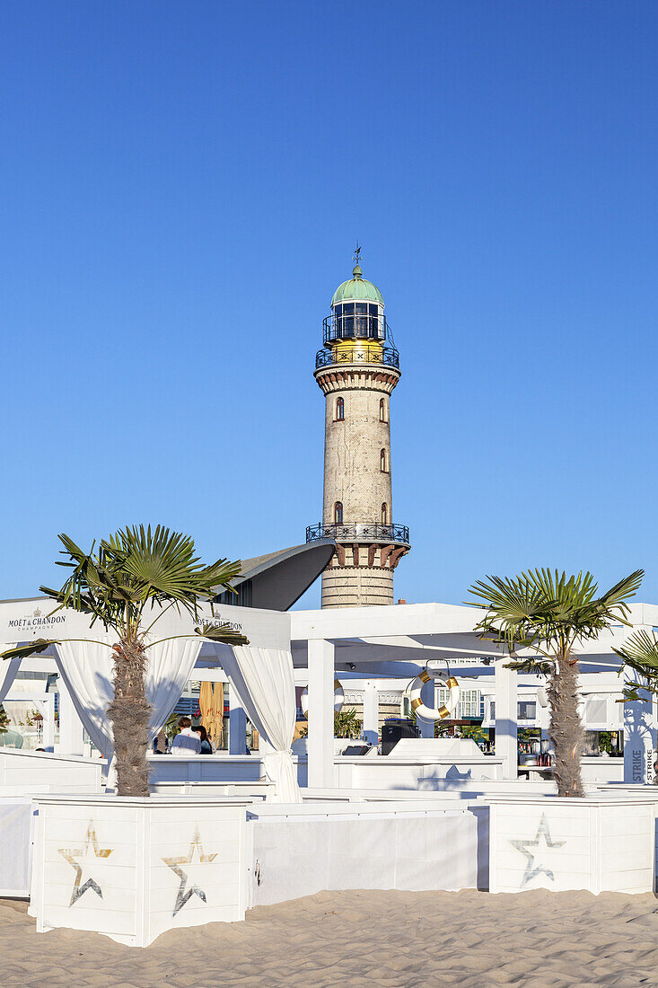 Alter Leuchtturm im Ostseebad Warnemünde, Hansestadt Rostock, Ostseeküste, Mecklenburg, Mecklenburg-Vorpommern, Norddeutschland, Deutschland, Europa