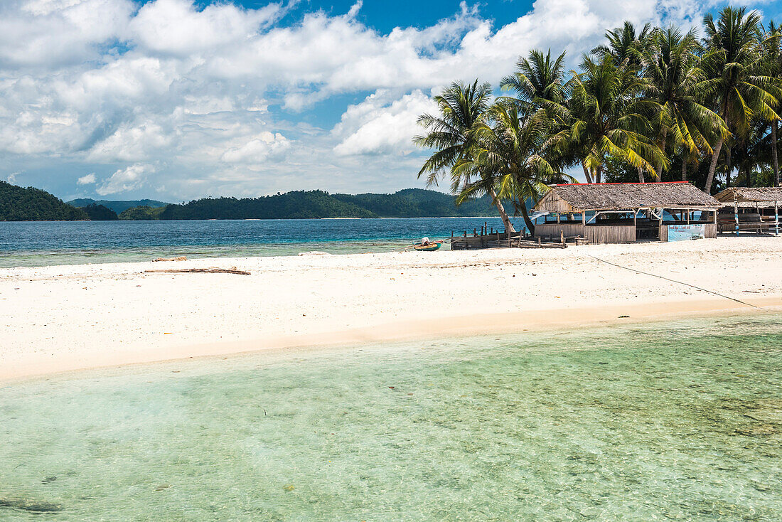Twin Beach, ein tropischer, weißer Sandstrand in der Nähe von Padang in West Sumatra, Indonesien, Südostasien, Asien