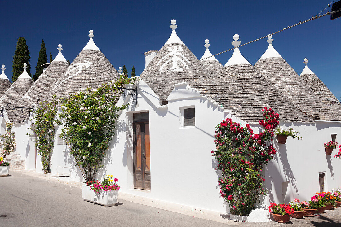 Trulli, traditional houses, Rione Monti area, Alberobello, UNESCO World Heritage Site, Valle d'Itria, Bari district, Puglia, Italy, Europe