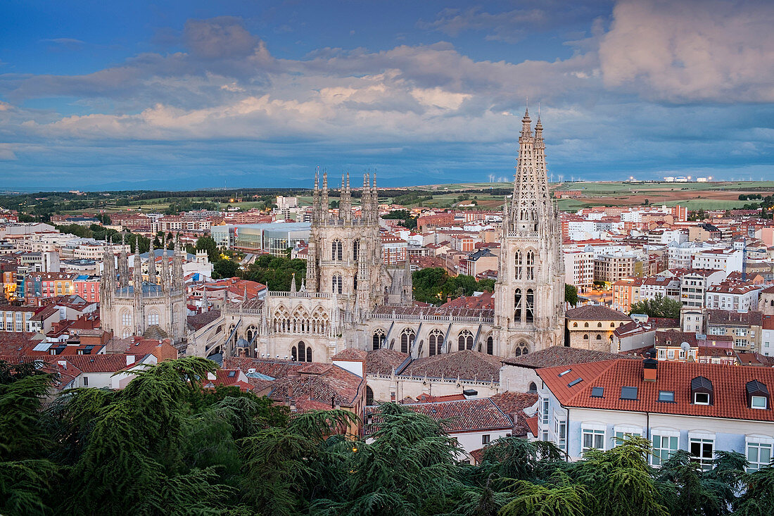 City showing the Gothic Cathedral, UNESCO World Heritage Site, Burgos, Castile and Leon, Spain, Europe