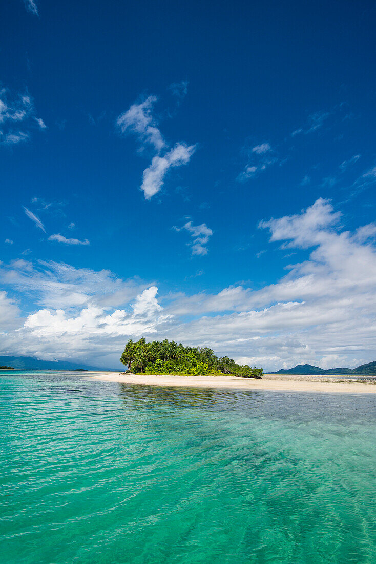 Turquoise water and white sand beach, White Island, Buka, Bougainville, Papua New Guinea, Pacific