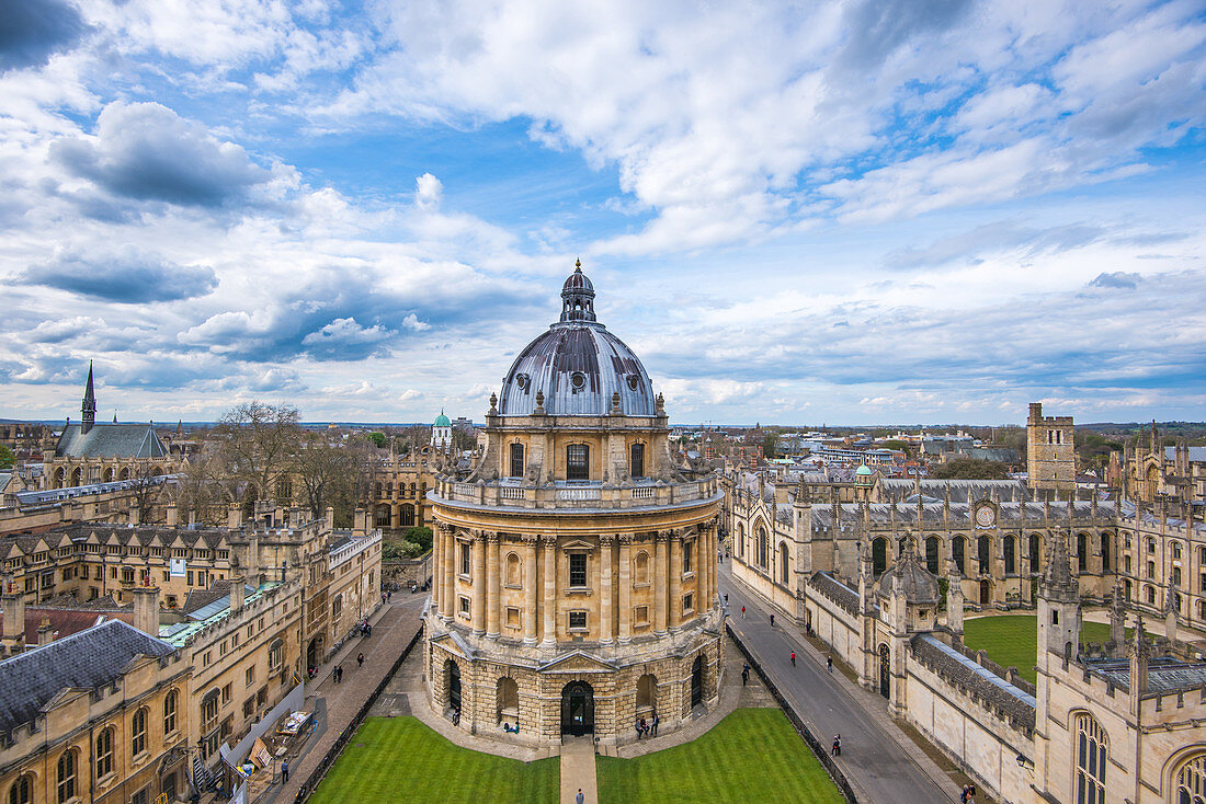 Radcliffe Kamera und die Ansicht von Oxford von St. Mary's Church, Oxford, Oxfordshire, England, Großbritannien, Europa