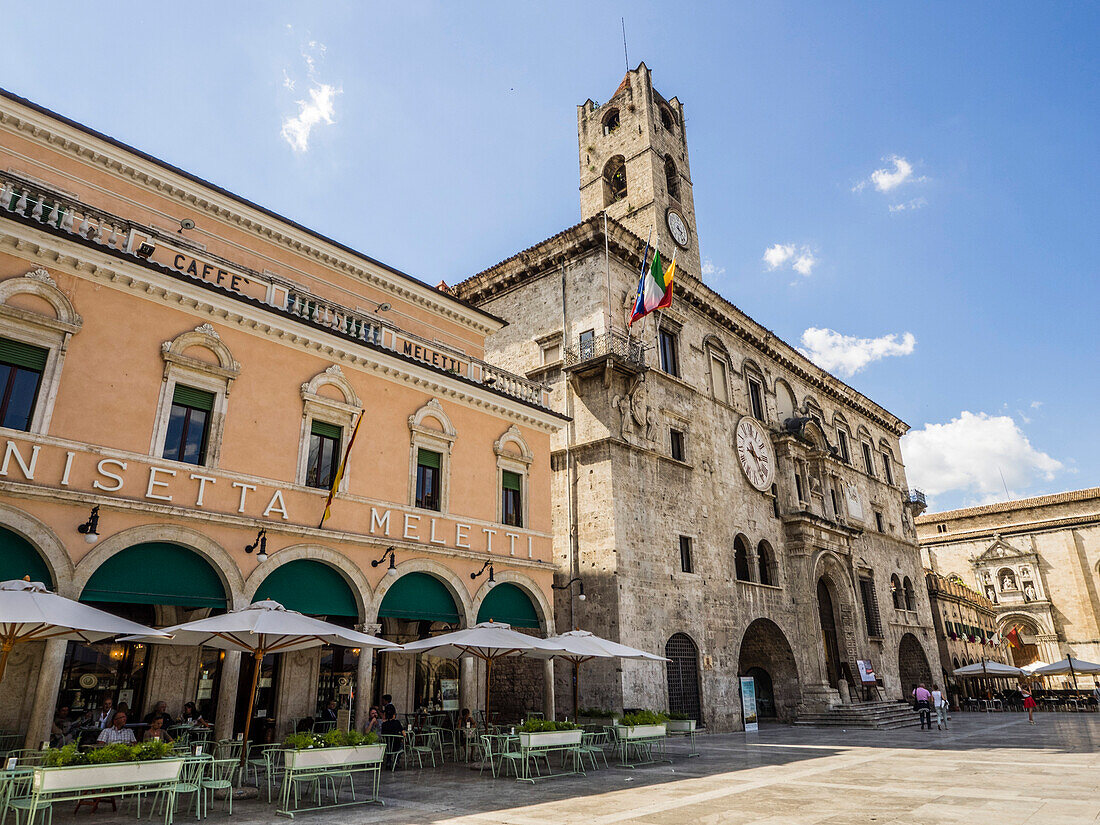 Caffe Meletti and Palazzo dei Capitani del Popolo, Piazzo del Popolo, Ascoli Piceno, Le Marche, Italy, Europe