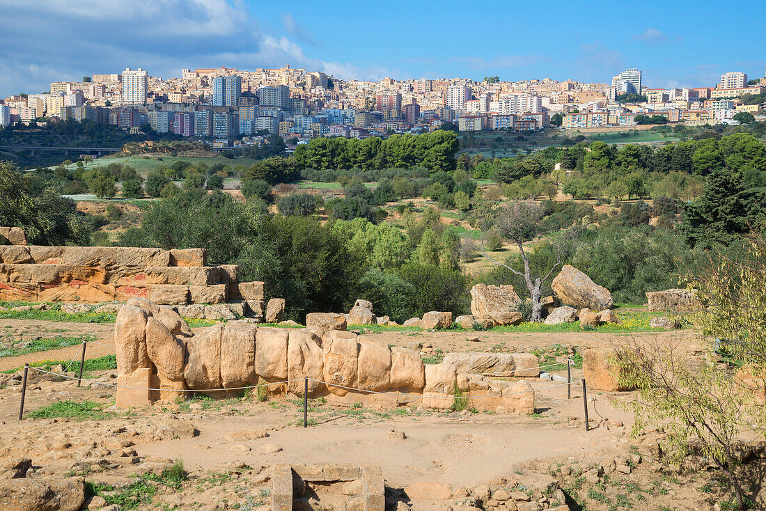 Atlas Statue, Valley of the Temples, Agrigento, UNESCO World Heritage Site, Sicily, Italy, Europe