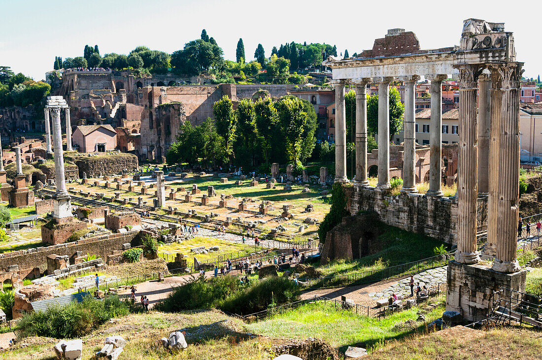 Roman Forum mit dem Tempel des Saturn, Rom, UNESCO Weltkulturerbe, Latium, Italien, Europa