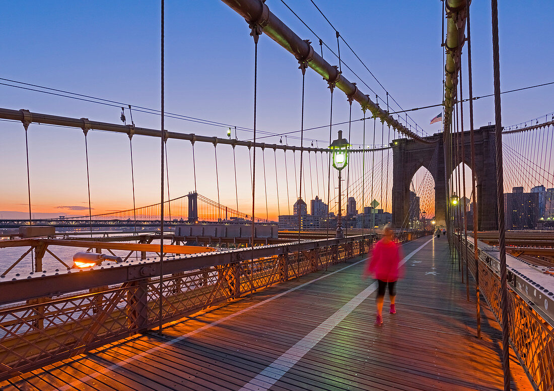 Brooklyn-Brücke und Manhattan-Brücke über, Manhattan, New York, Vereinigte Staaten von Amerika, Nordamerika