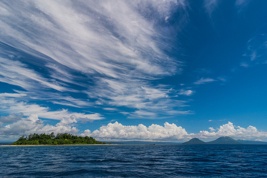 Kleine Insel vor der Küste von Rabaul, Ost-Neuen Großbritannien, Papua-Neuguinea, Pazifik
