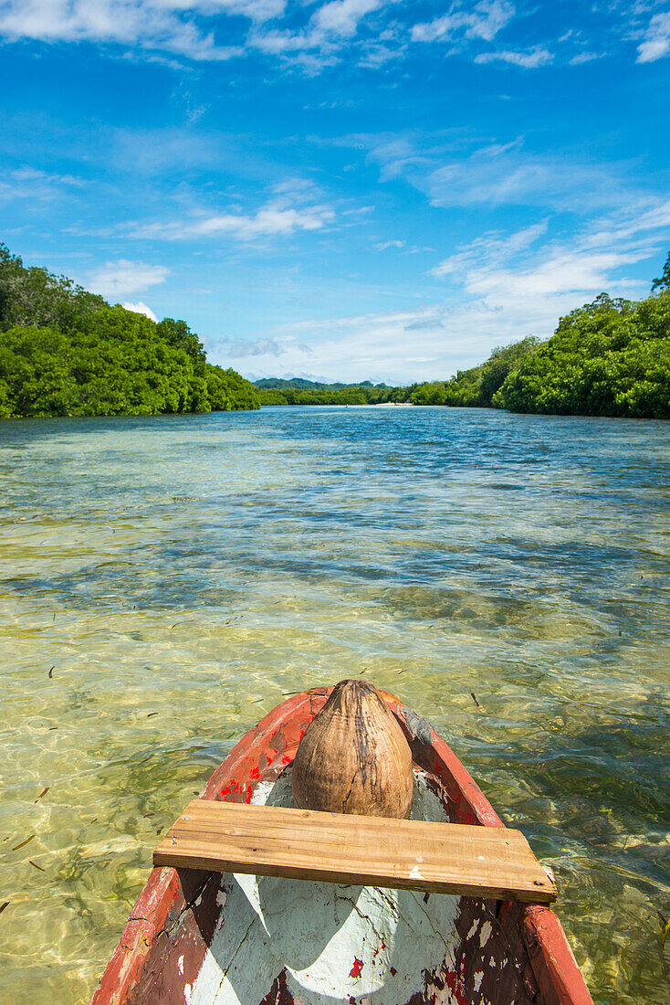 Kristallklares Wasser in der Utauer Lagune, UNESCO Biosphärenreservat, Kosrae, Föderierte Staaten von Mikronesien, Südpazifik