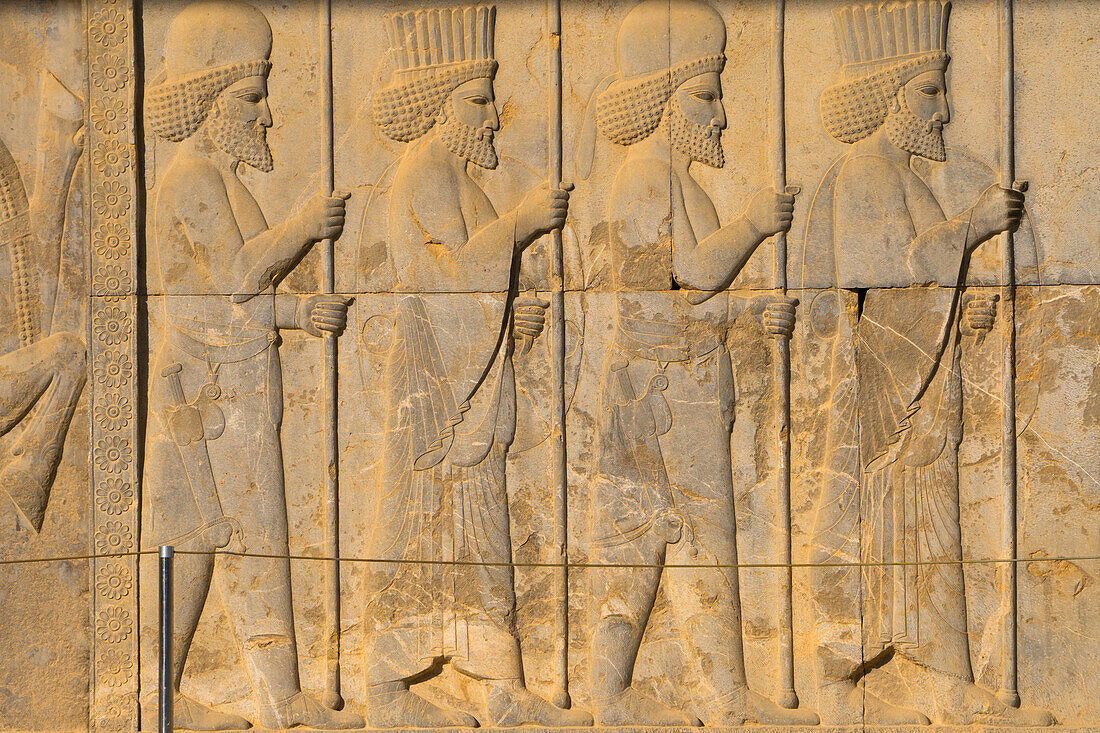 Geschnitzte Erleichterung der königlichen persischen Wache, Apadana Palast, Persepolis, UNESCO Weltkulturerbe, Iran, Mittlerer Osten