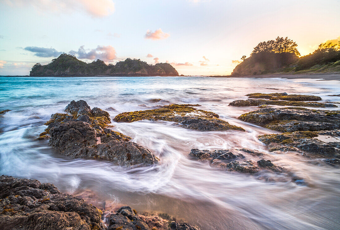 Otamure Bay bei Sonnenaufgang, Whananaki, Northland Region, Nordinsel, Neuseeland, Pazifik